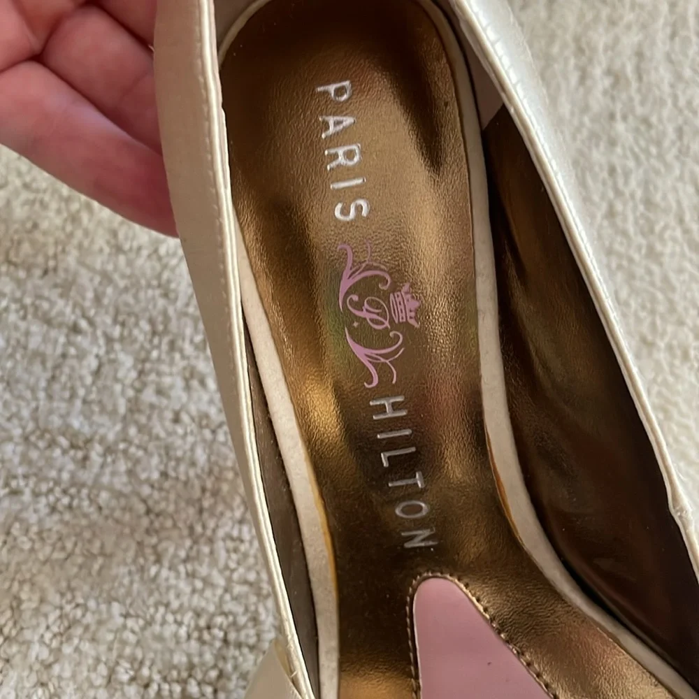 NWOT PARIS HILTON absolutely GORGEOUS ivory satin high heels! 6M - Picture 7 of 9